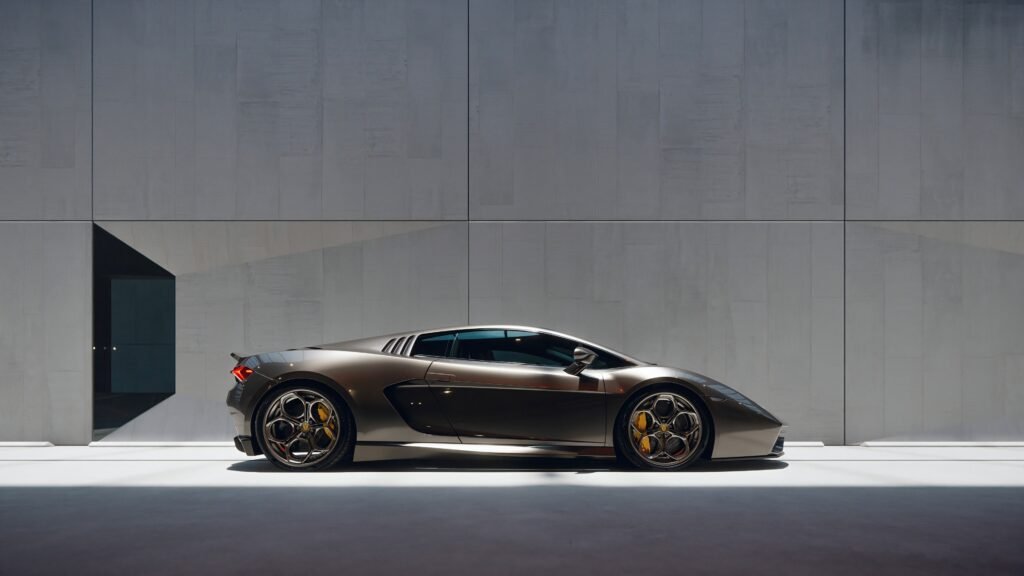 Tedson Etna side profile supercar render